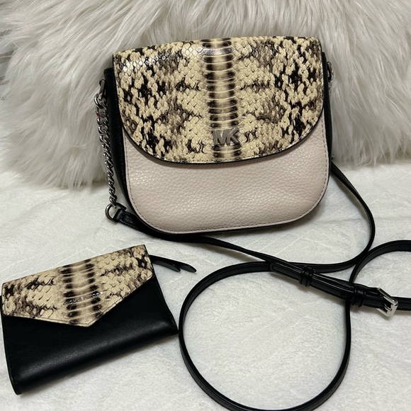 🔥Michael Kors Leather and Python Effect Crossbody Bag & match wallet🔥 - Picture 10 of 13